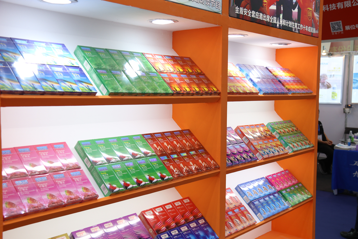 產(chǎn)品有特色、價(jià)格好操作,康祥避孕套閃亮國(guó)藥會(huì)!(圖3) 產(chǎn)品有特色、價(jià)格好操作,康祥避孕套閃亮國(guó)藥會(huì)!(圖3)