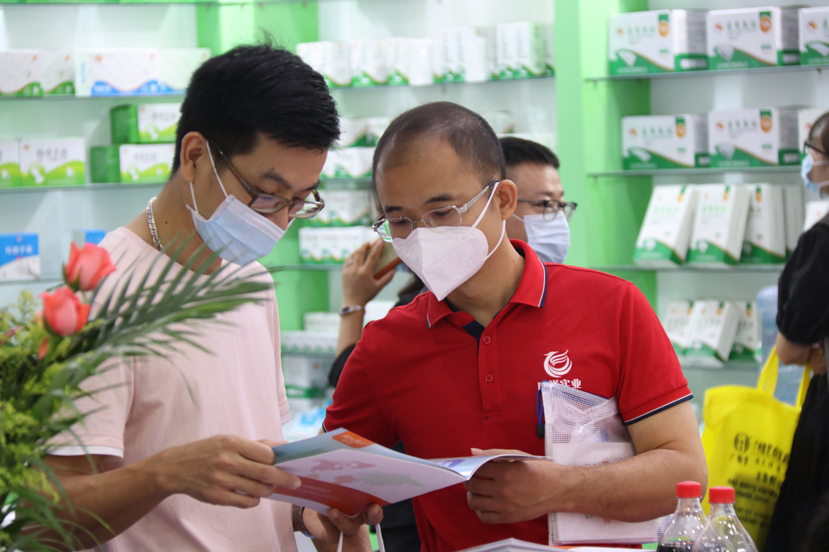 產(chǎn)品有特色、價(jià)格好操作,康祥避孕套閃亮國(guó)藥會(huì)!(圖13) 產(chǎn)品有特色、價(jià)格好操作,康祥避孕套閃亮國(guó)藥會(huì)!(圖13)